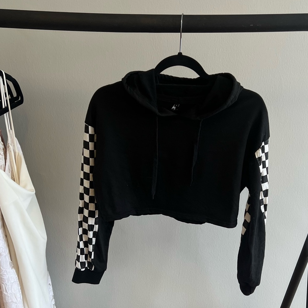 Zaful Black Cropped Hoodie with Checkered Sleeves